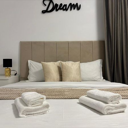 Dream - Large Apartament With Freeparking In A Quietarea Just 10 Minutes Away From City Center Bistriţa المظهر الخارجي الصورة