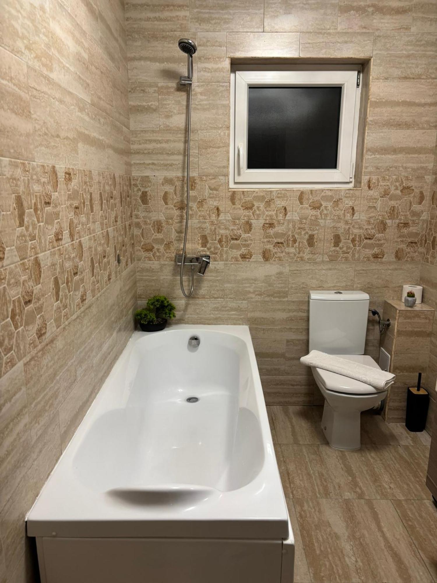 Dream - Large Apartament With Freeparking In A Quietarea Just 10 Minutes Away From City Center Bistriţa المظهر الخارجي الصورة
