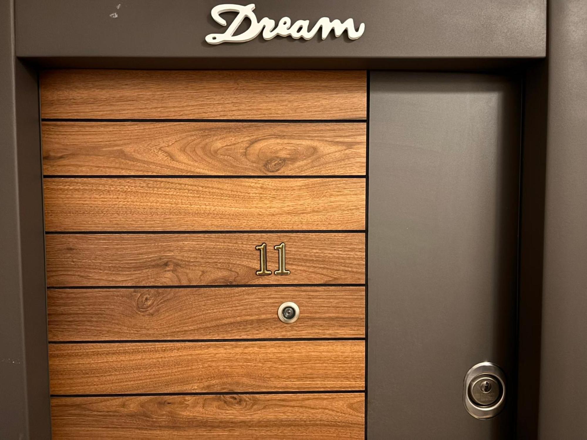Dream - Large Apartament With Freeparking In A Quietarea Just 10 Minutes Away From City Center Bistriţa المظهر الخارجي الصورة