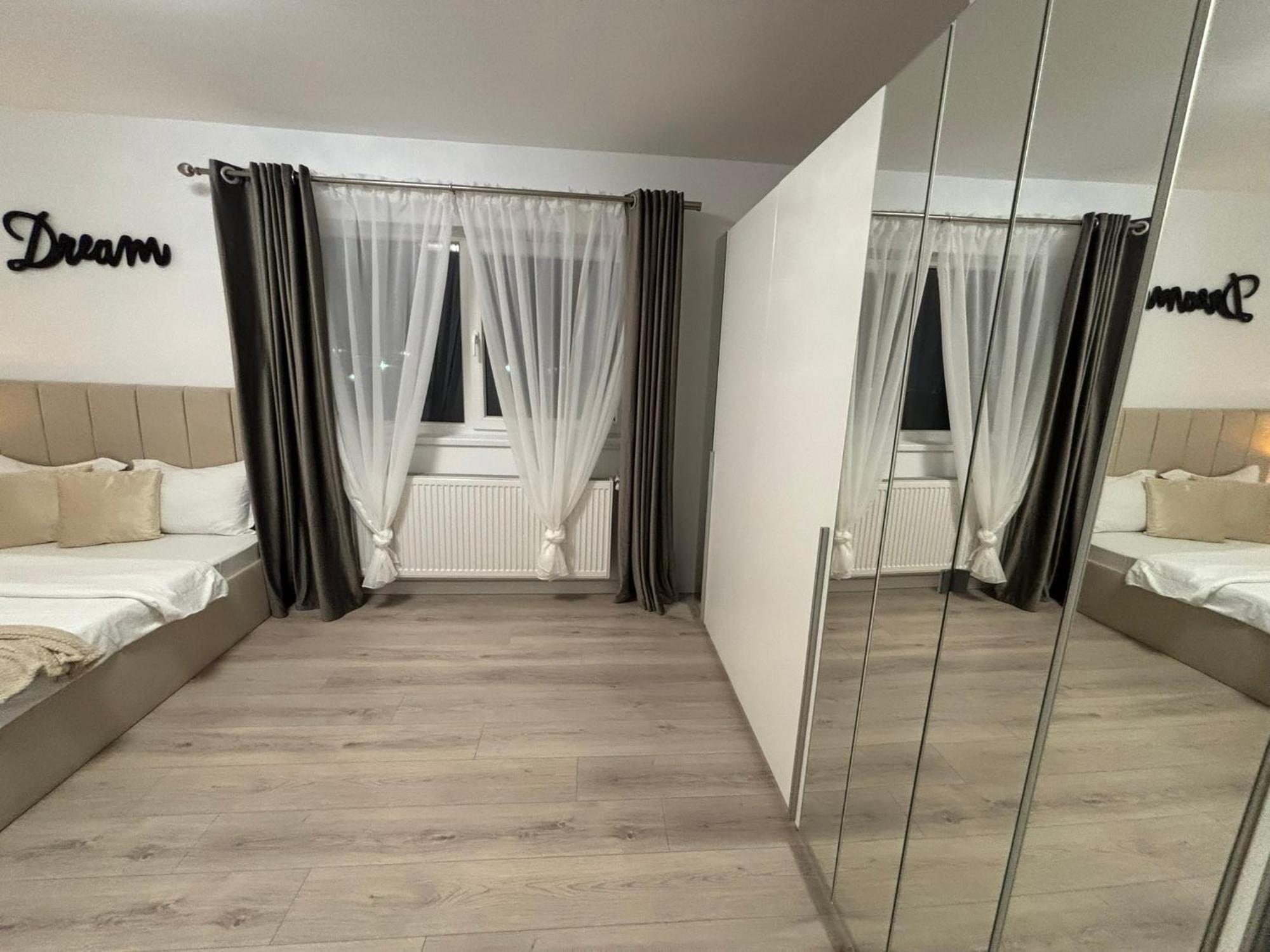 Dream - Large Apartament With Freeparking In A Quietarea Just 10 Minutes Away From City Center Bistriţa المظهر الخارجي الصورة