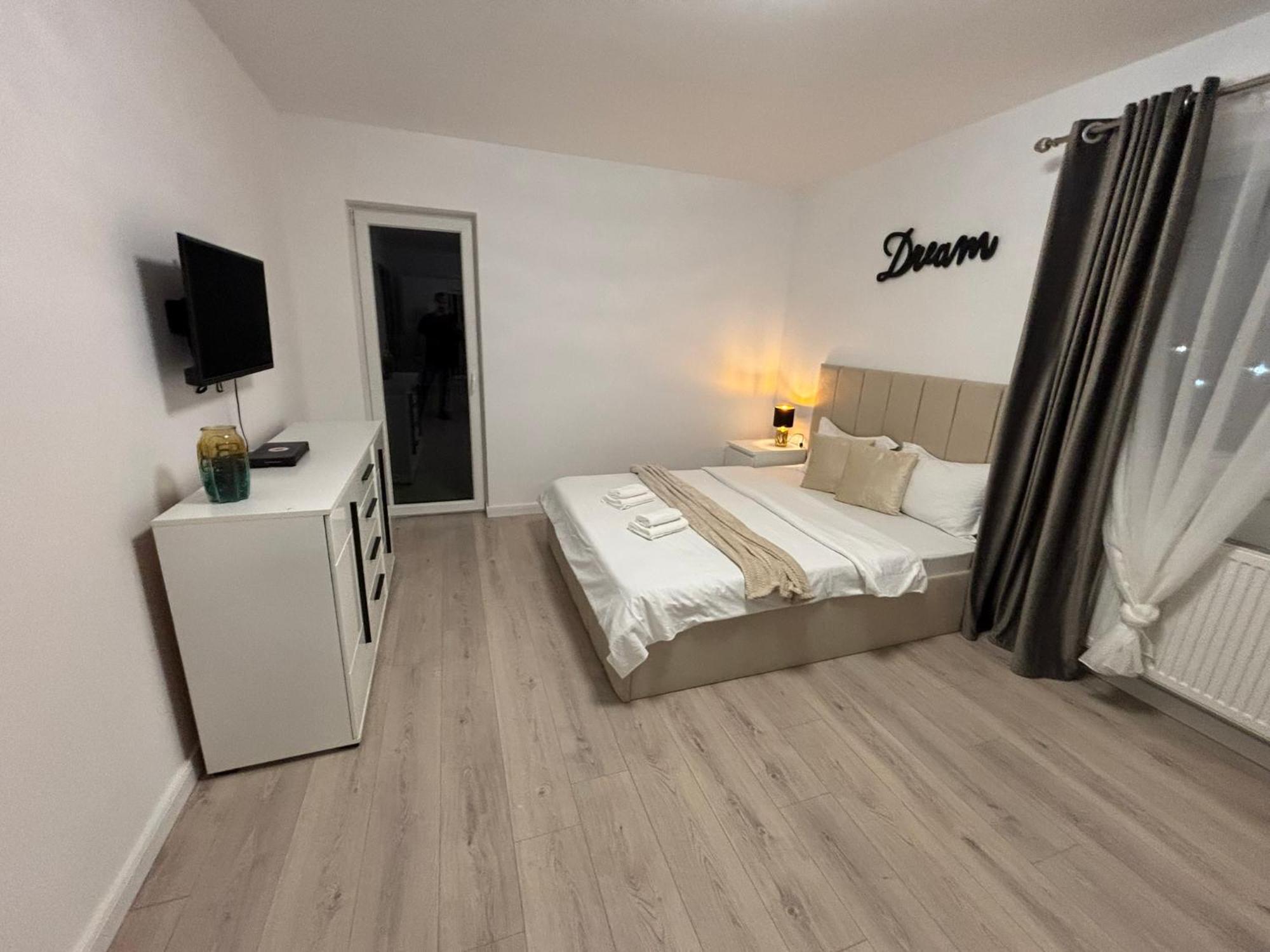 Dream - Large Apartament With Freeparking In A Quietarea Just 10 Minutes Away From City Center Bistriţa المظهر الخارجي الصورة