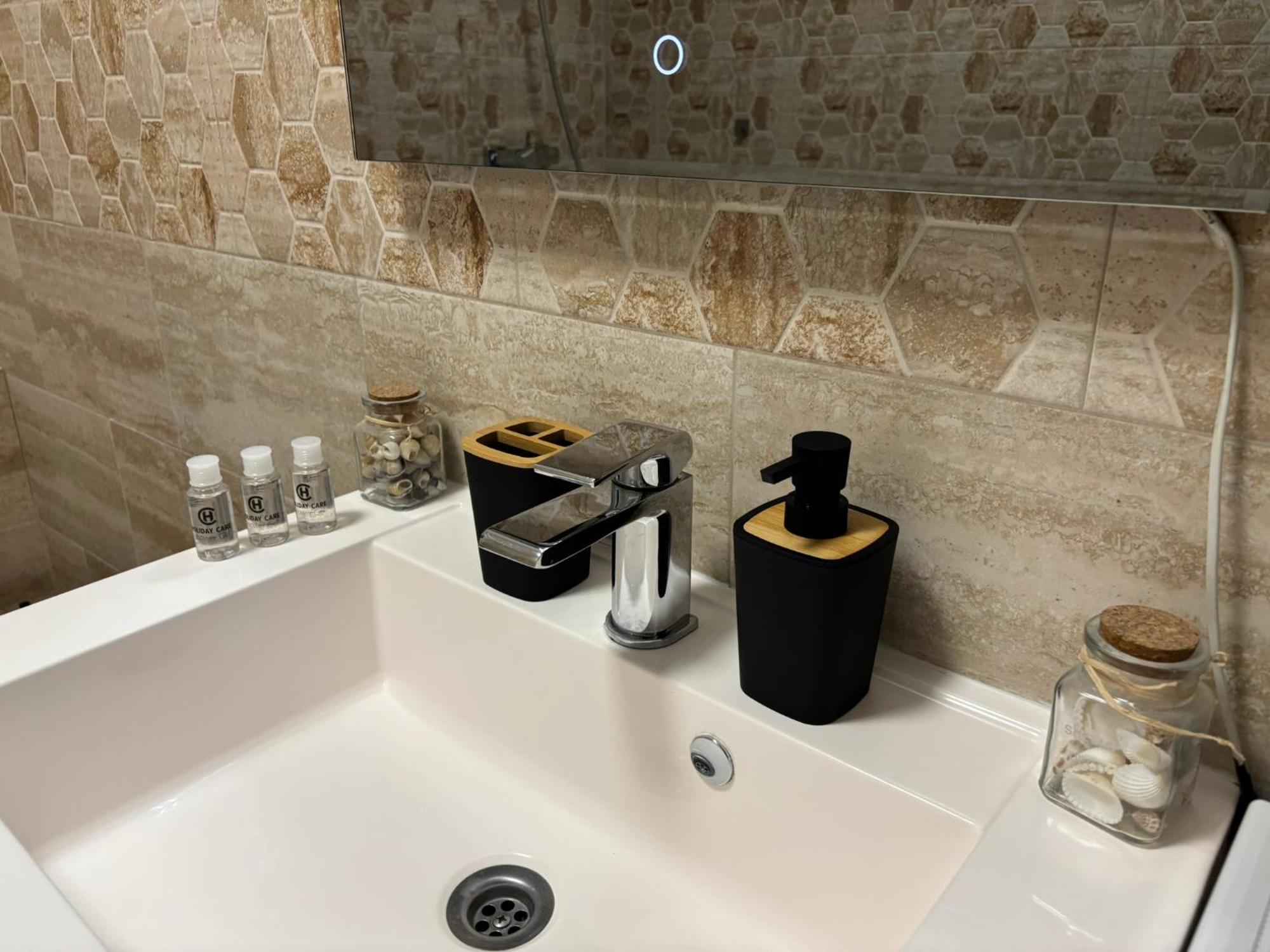 Dream - Large Apartament With Freeparking In A Quietarea Just 10 Minutes Away From City Center Bistriţa المظهر الخارجي الصورة
