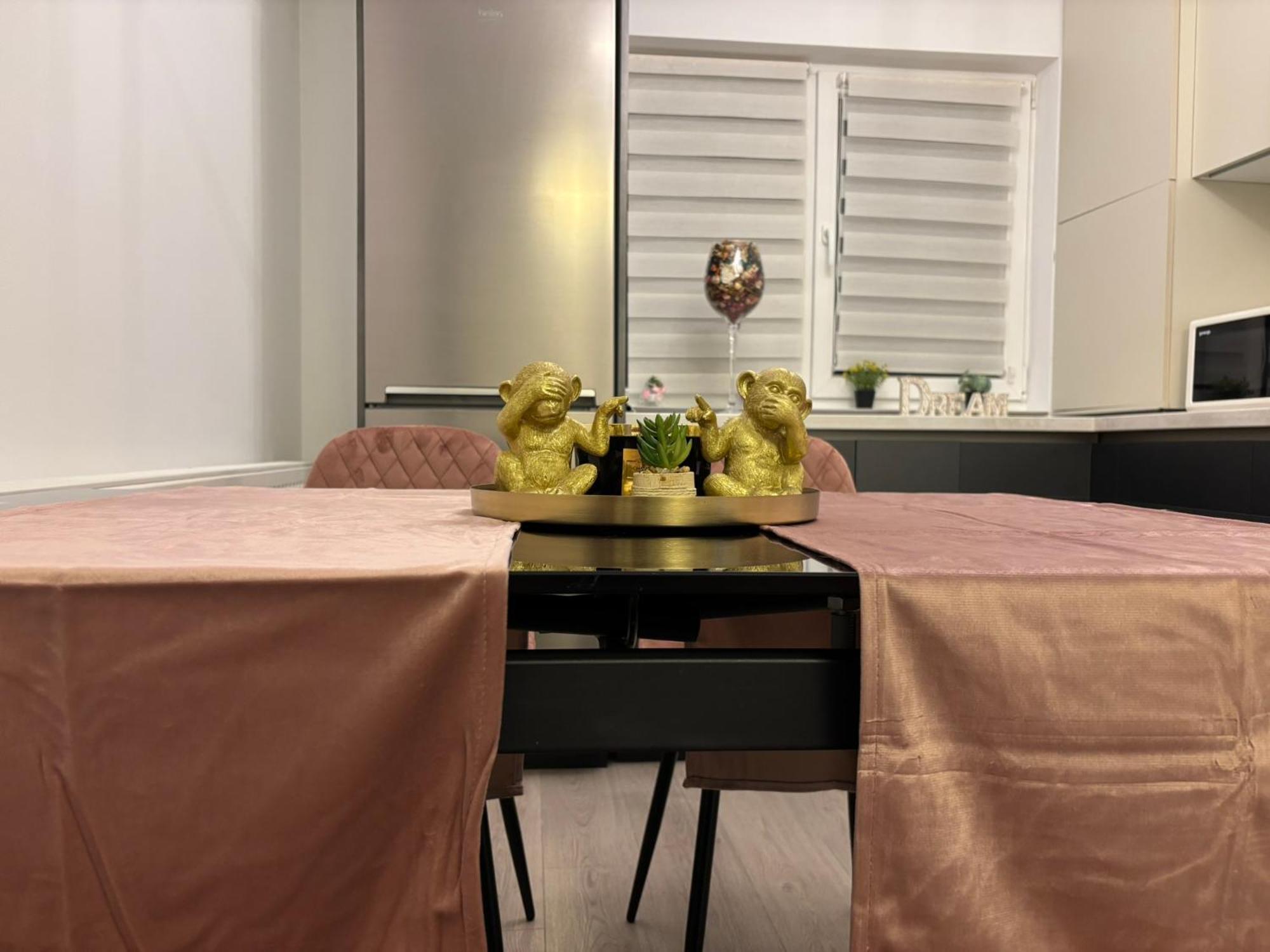 Dream - Large Apartament With Freeparking In A Quietarea Just 10 Minutes Away From City Center Bistriţa المظهر الخارجي الصورة